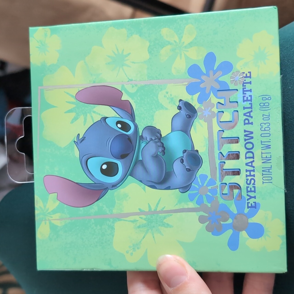 🍁Stitch eyeshadow palette